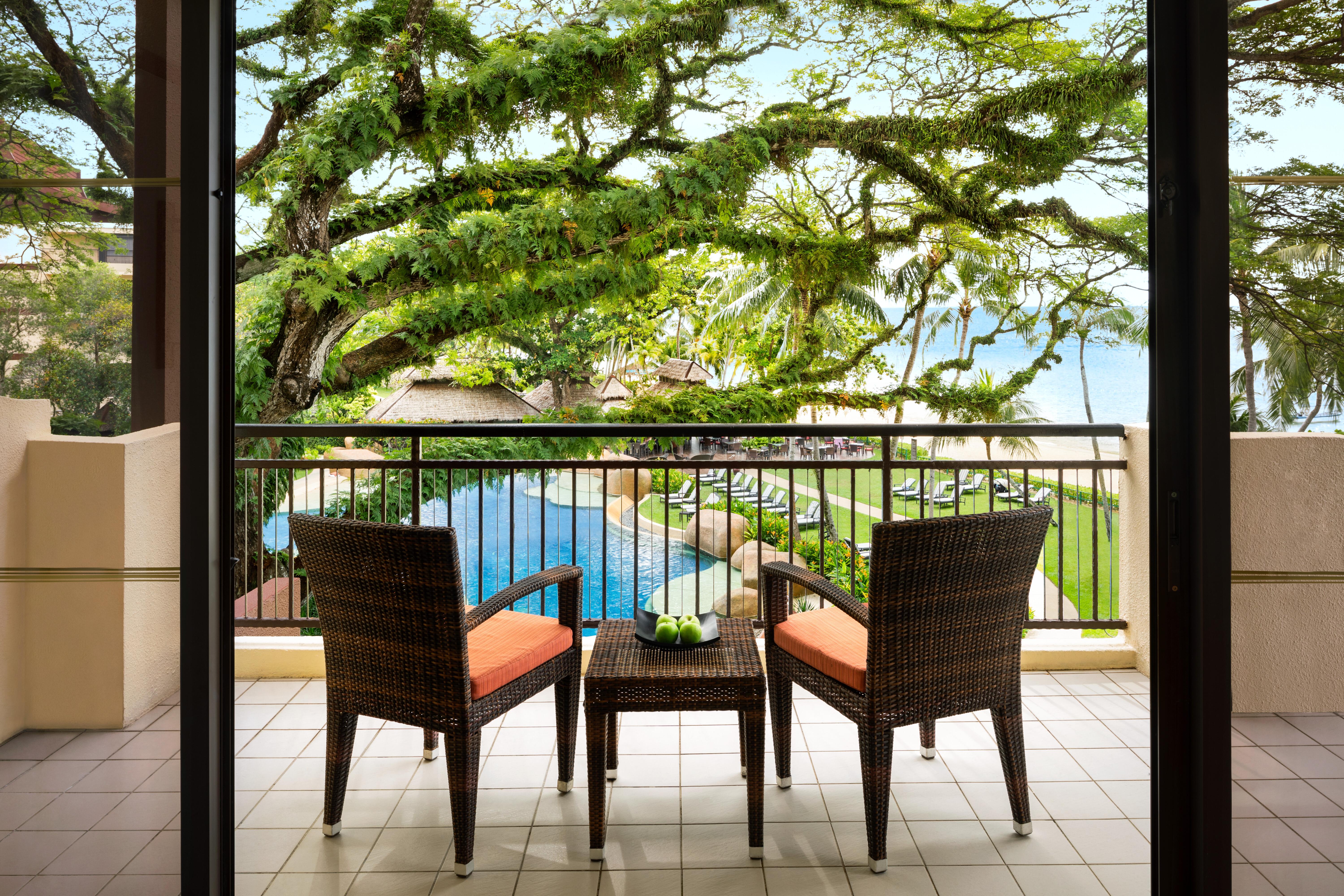 Shangri-La Rasa Sayang, Penang Batu Feringgi Εξωτερικό φωτογραφία A view of the pool from a guest room