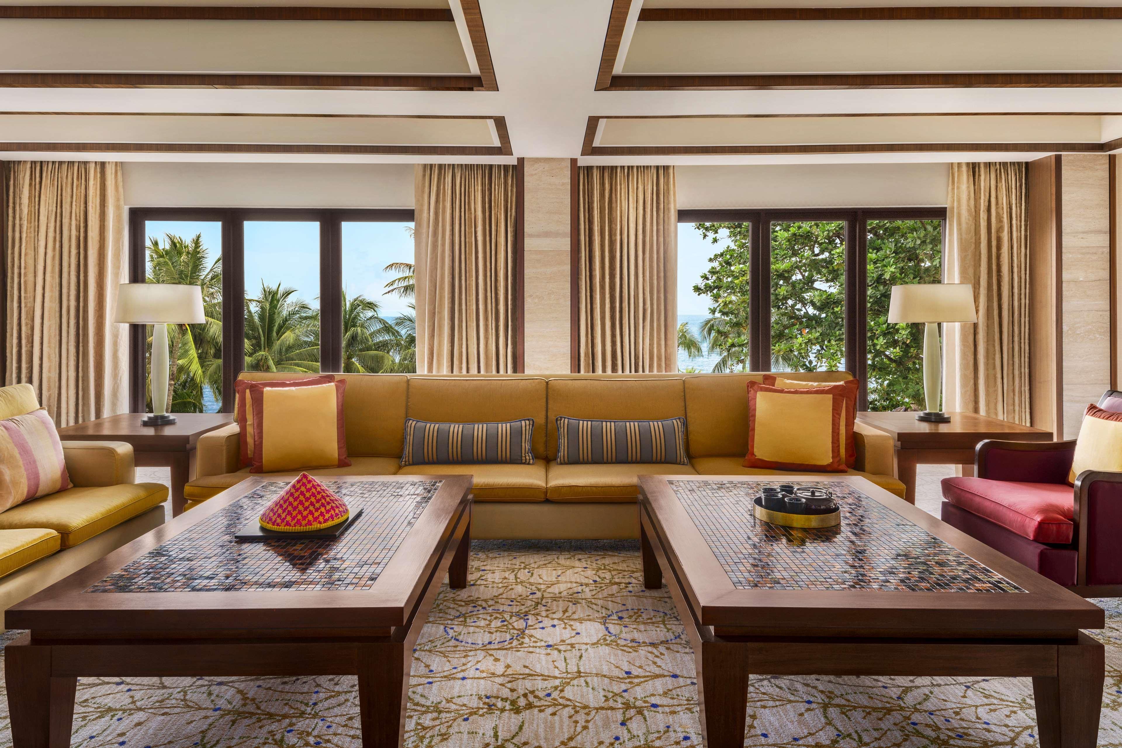 Shangri-La Rasa Sayang, Penang Batu Feringgi Εξωτερικό φωτογραφία The living room of a suite at the Westin Maldives