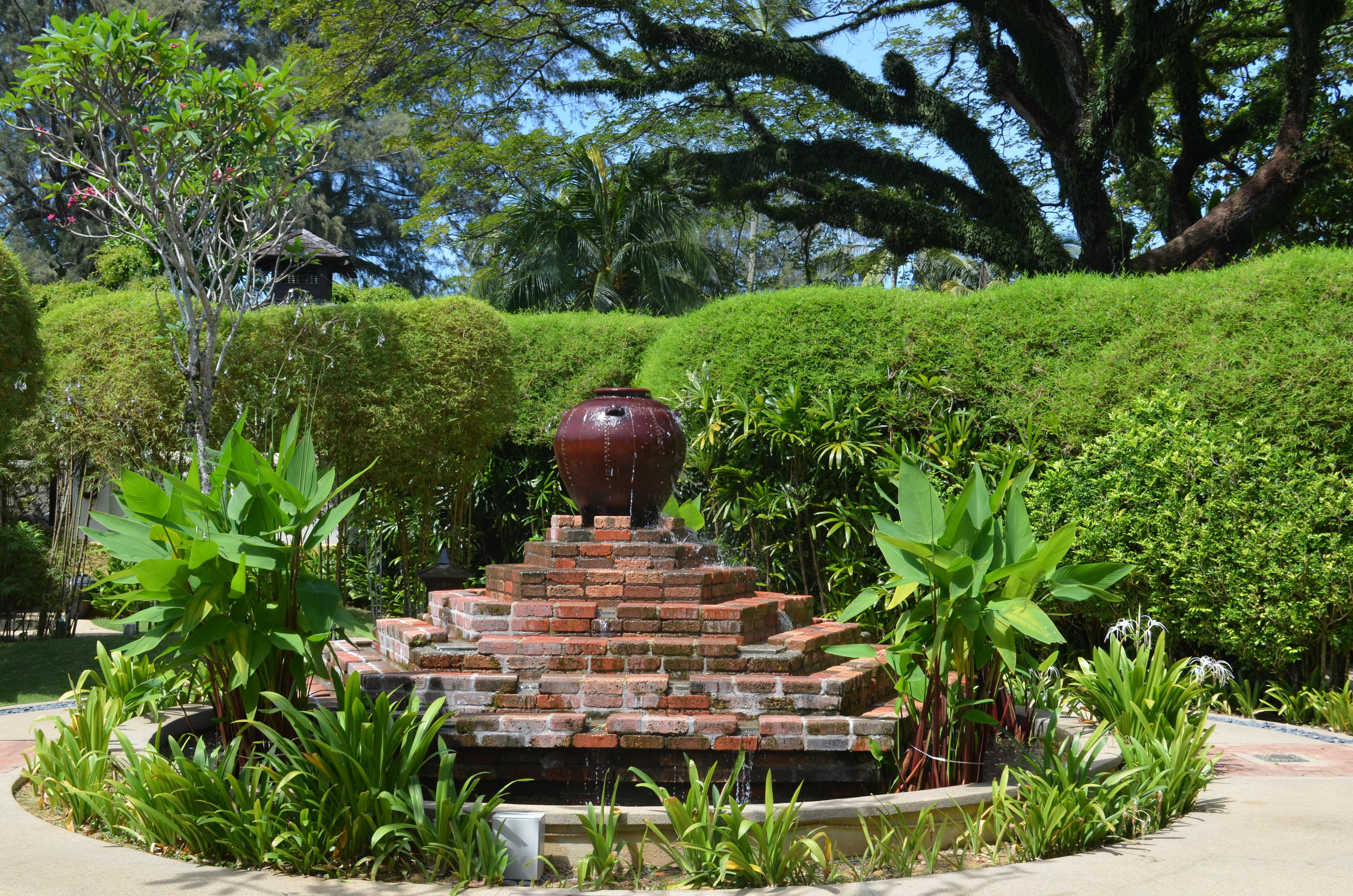 Shangri-La Rasa Sayang, Penang Batu Feringgi Εξωτερικό φωτογραφία Fountain at the entrance of the park