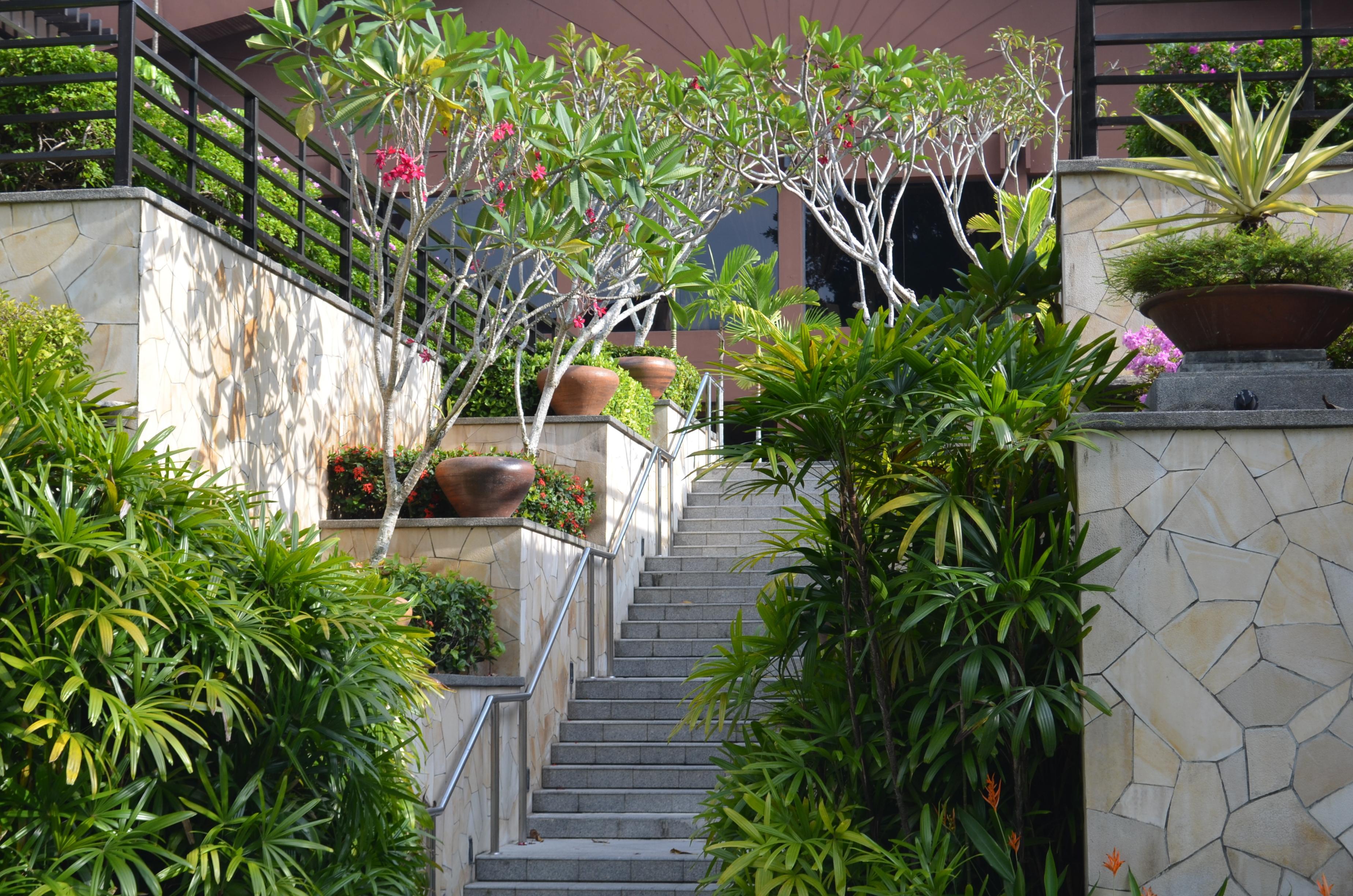Shangri-La Rasa Sayang, Penang Batu Feringgi Εξωτερικό φωτογραφία The staircase at the hotel